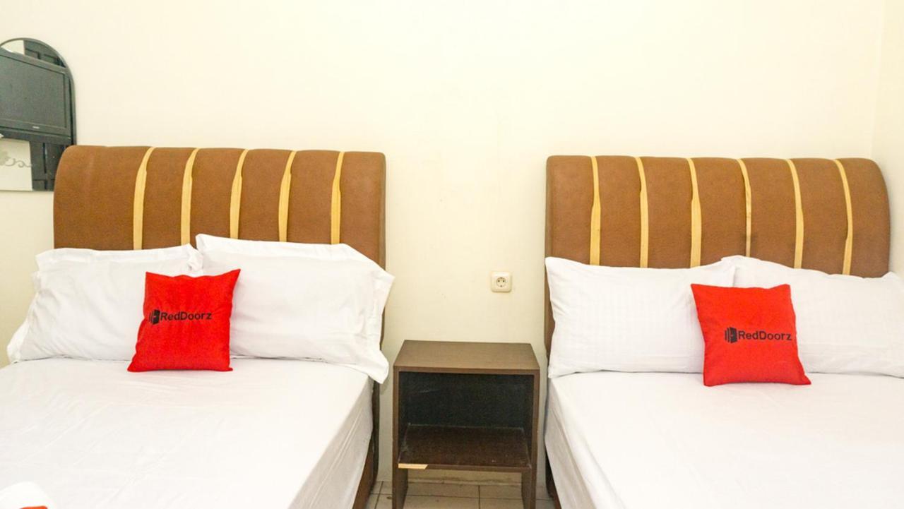 Reddoorz Near Sentani Airport Jayapura Hotel Exterior foto