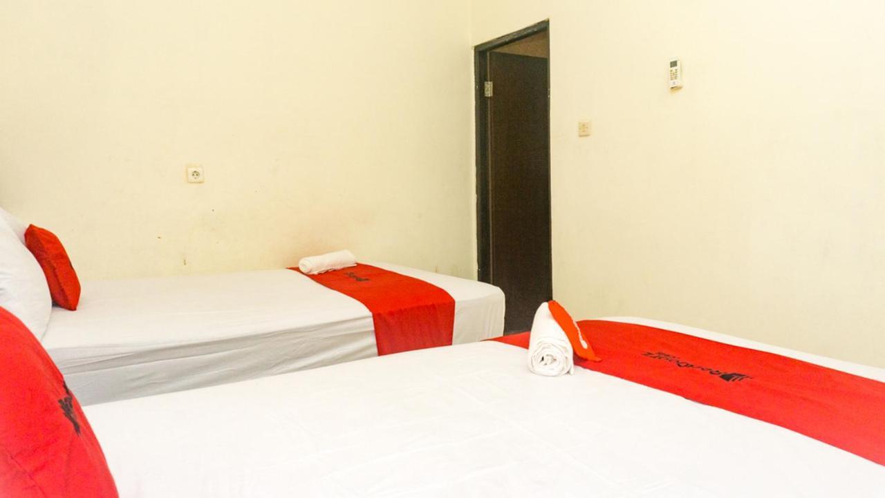 Reddoorz Near Sentani Airport Jayapura Hotel Exterior foto