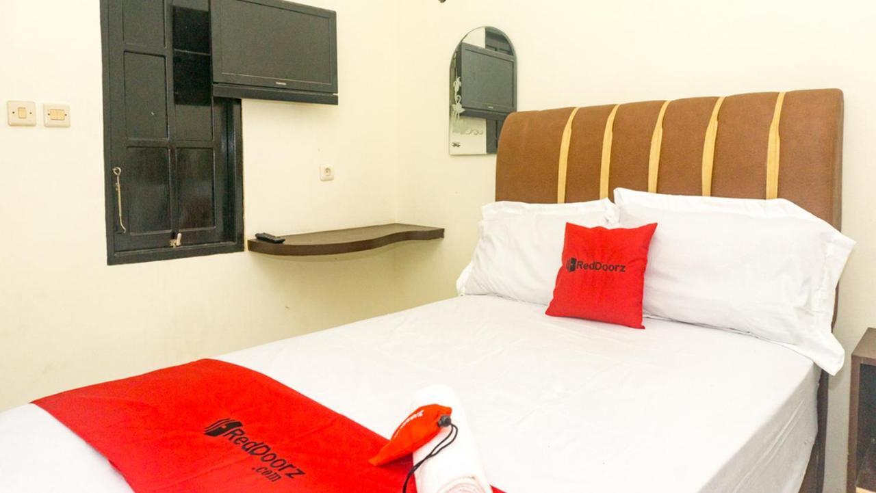 Reddoorz Near Sentani Airport Jayapura Hotel Exterior foto